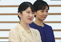 《レモンイエローの装いは若かりし日の雅子さまのよう…》愛子さまが受け継ぐ華やかさと柔らかさの「勝負カラー」　リボン位置には母娘それぞれの着こなしの個性も